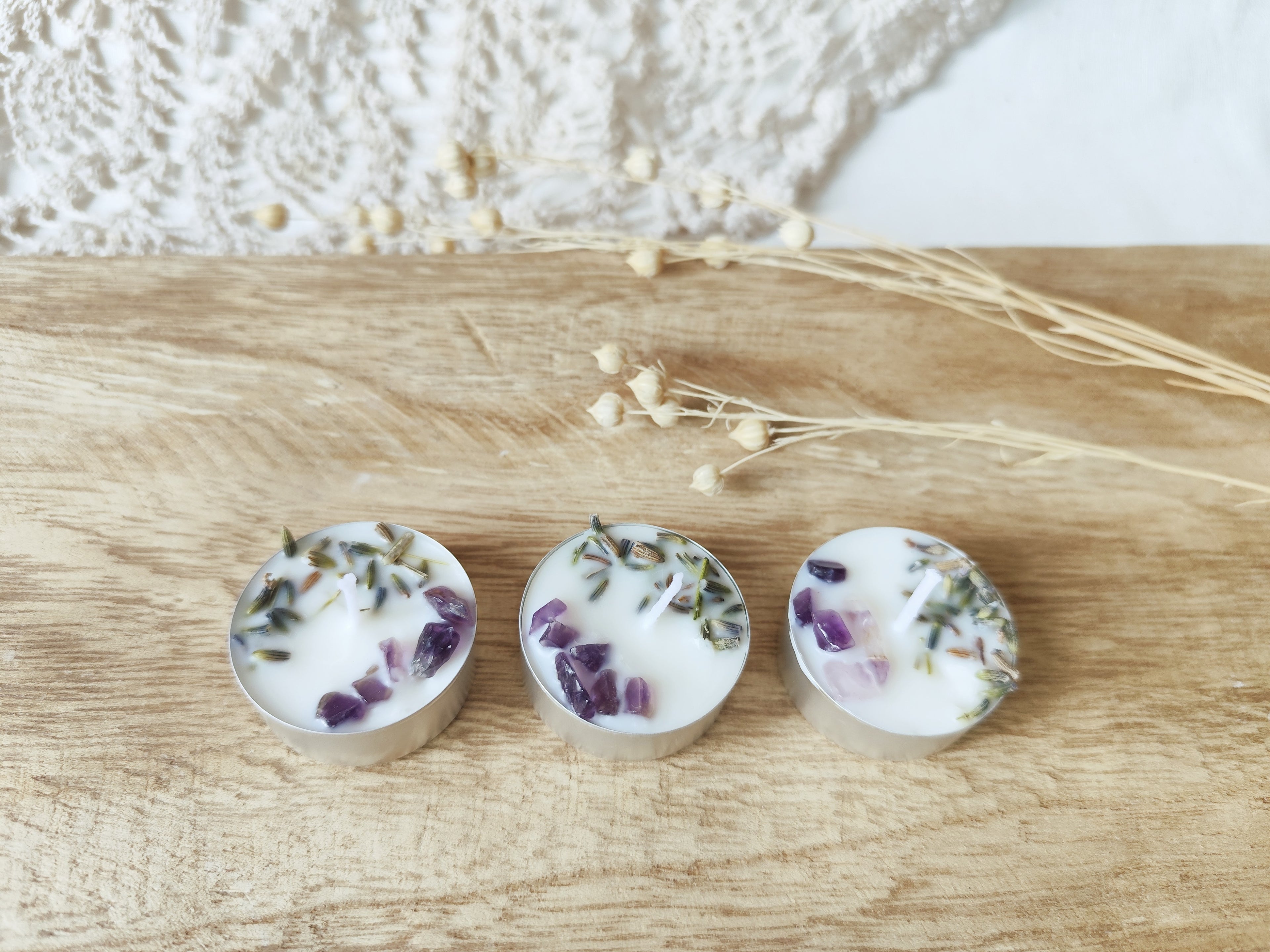 Dormir Bien – Set de 9 Velas de Té con Amatista, Lavanda y Posavasos de Madera