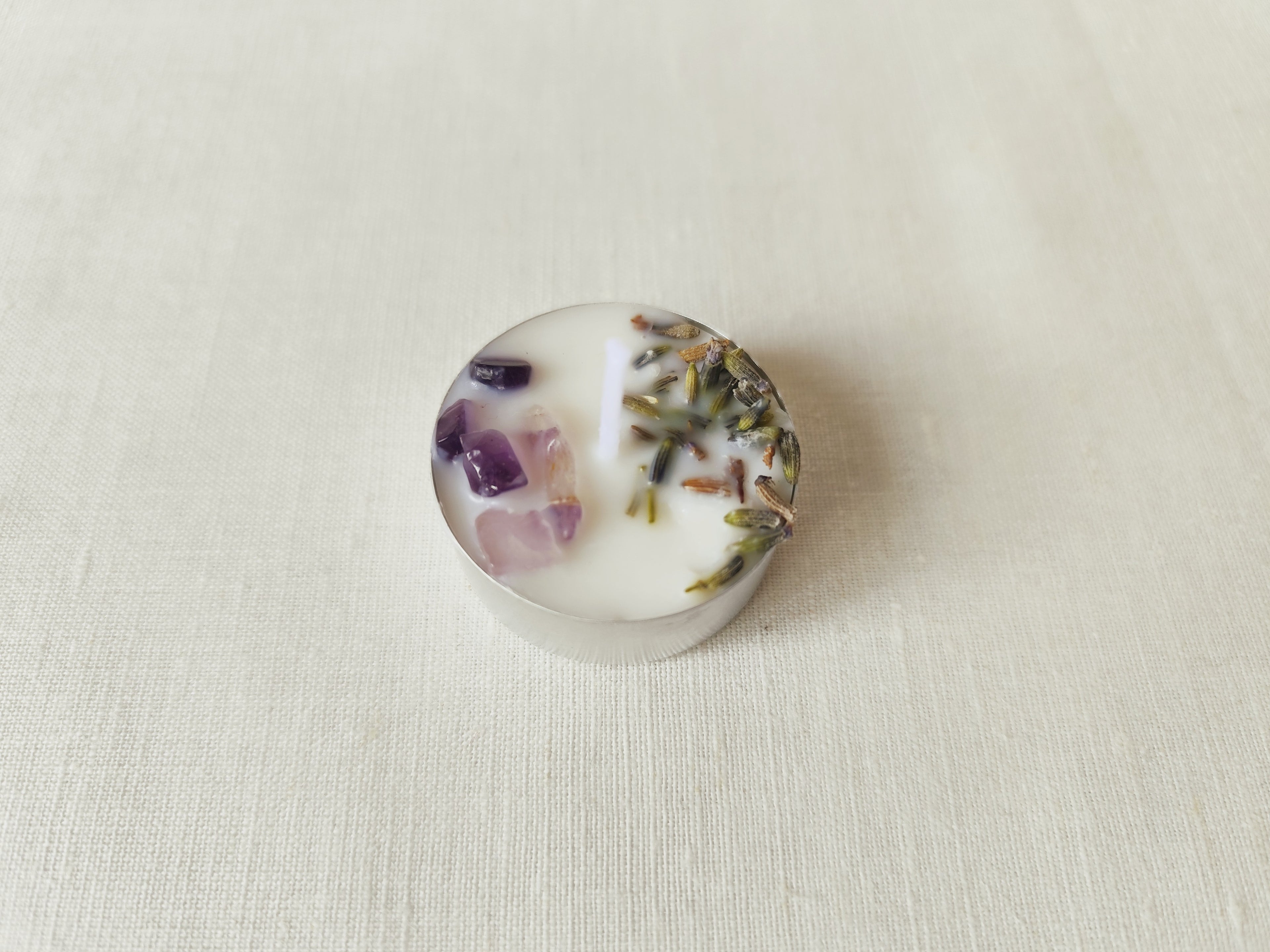 Dormir Bien – Set de 9 Velas de Té con Amatista, Lavanda y Posavasos de Madera