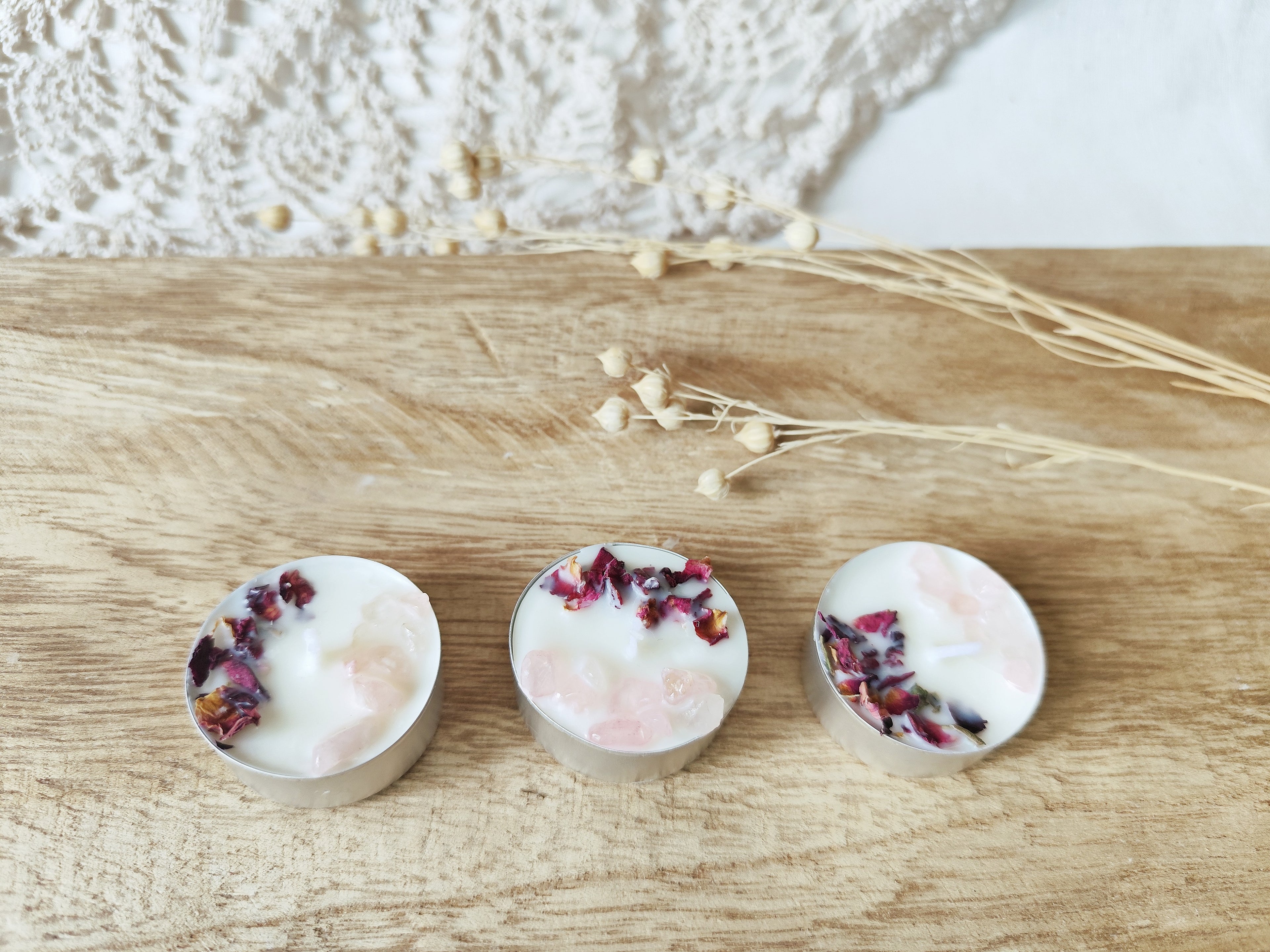 Set de 9 Velas de Té “Amor” con Miniposavasos de Madera – Aroma Dulce, Rosa de Cuarzo y Flores