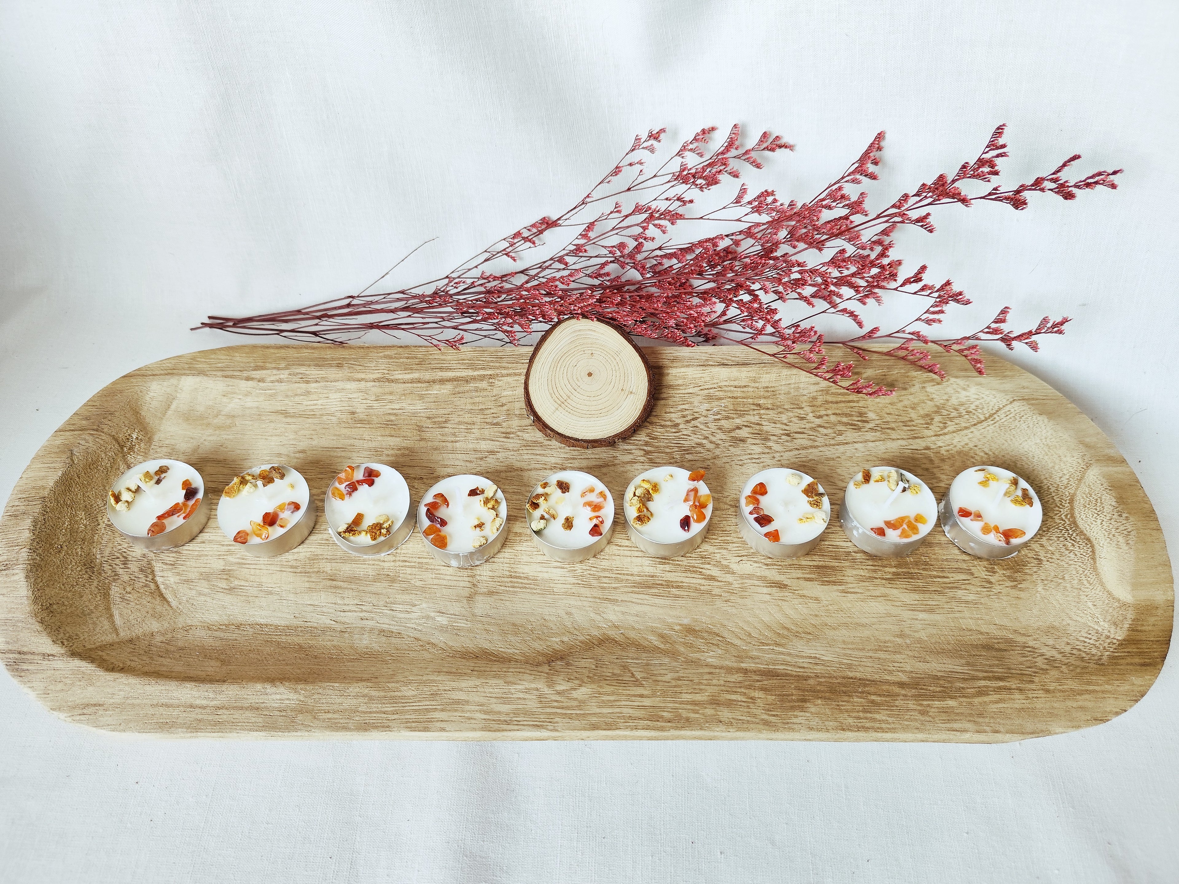 Chispa – Set de 9 Velas de Té con Cornalina, Naranja Seca y Posavasos de Madera