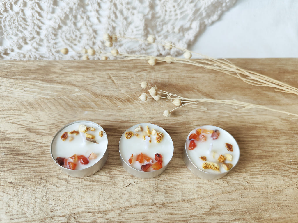 9 velas de té naturales decoradas con cornalina y rodajas de naranja seca