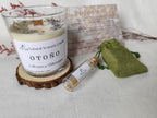 Set de regalo otoño, con vela aromatica otoño, velas en frasco de cristal y tarjeta explicando los olores y la decoración