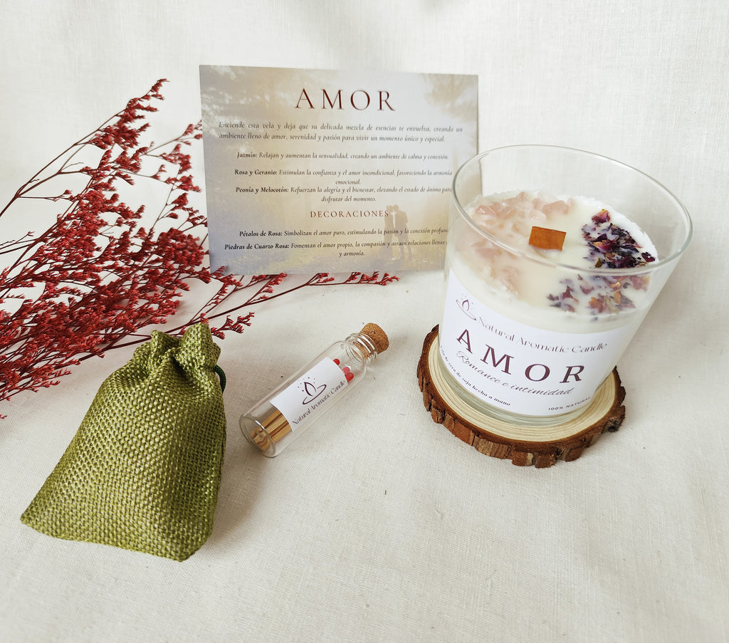 Set de regalo con vela amor, regalito, posavasos madera, cerillas y tarjeta explicando aromas
