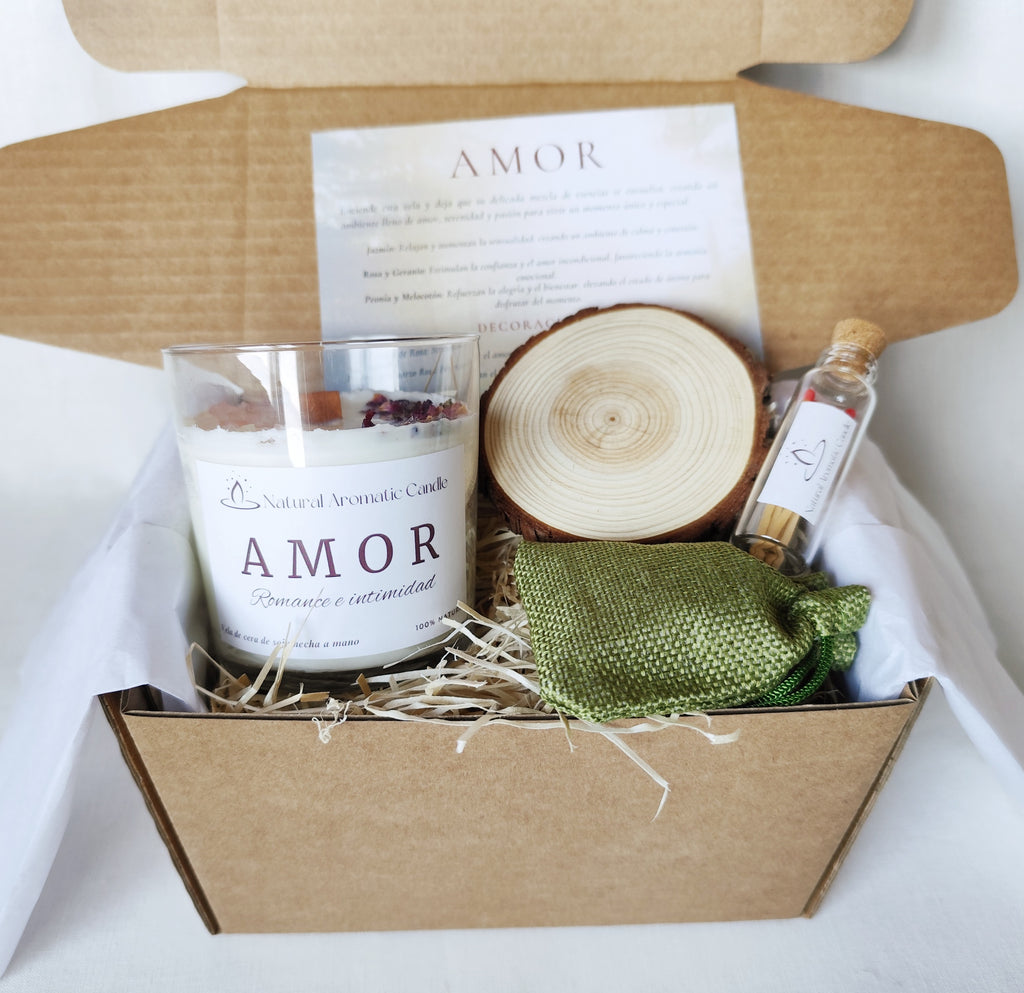 Caja de regalo con vela grande amor aroma floral cerillas, posavasos y tarjeta explicando la decoración de la vela
