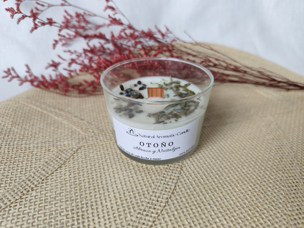 Vela dedicada al otoño recogiendo su aroma y su calidez