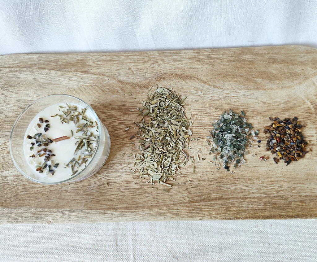 decoracion de vela otoño con hoja de olivo, rutilo verde y ojo de tigre