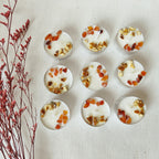 Velas energizantes con decoración de naranja seca y cristal cornalina