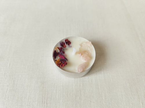 Velas aromáticas artesanales con piedra de cuarzo rosa y aroma dulce