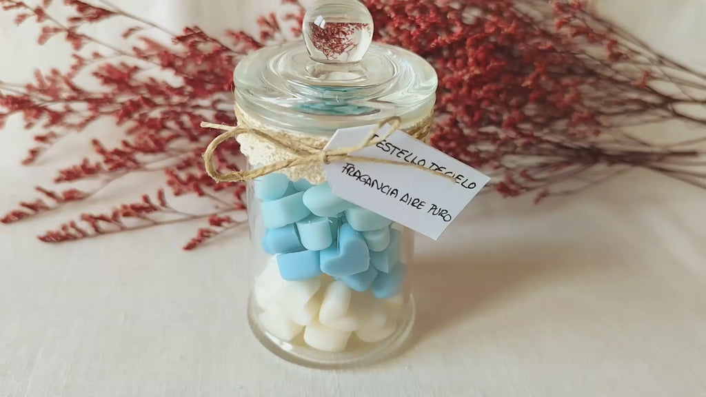 Wax melts decorativos con diseño de corazones en tonos azul y blanco.