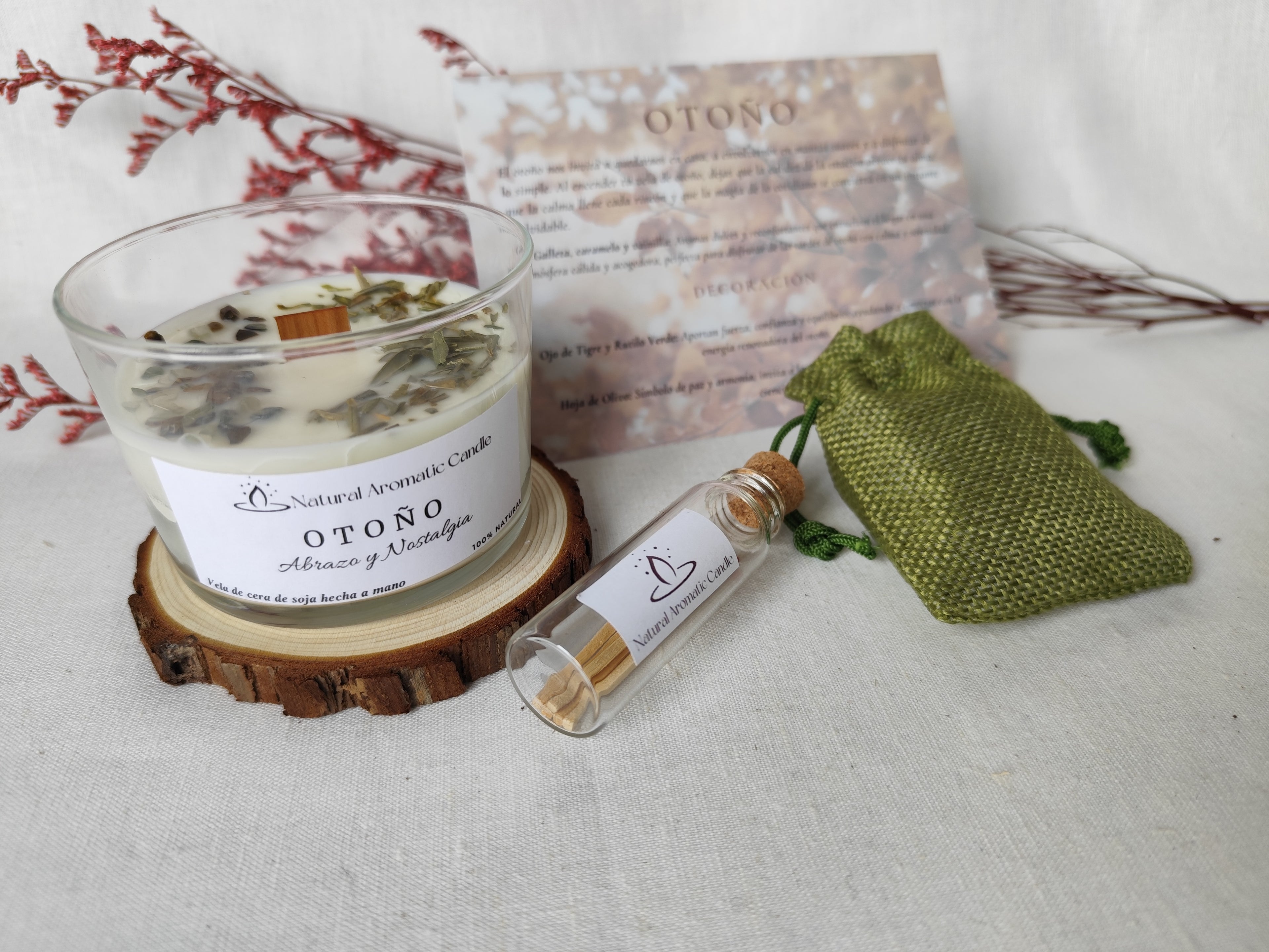 set de regalo con vela mediana de otoño, posavasos madera, cerillas y regalito
