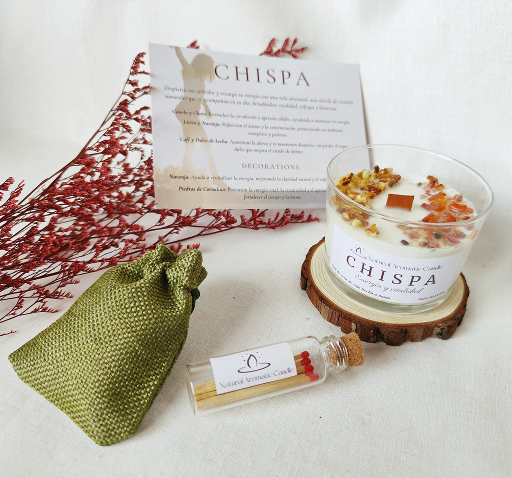 Vela aromática con crepitar de mecha de madera y fragancia reconfortante.