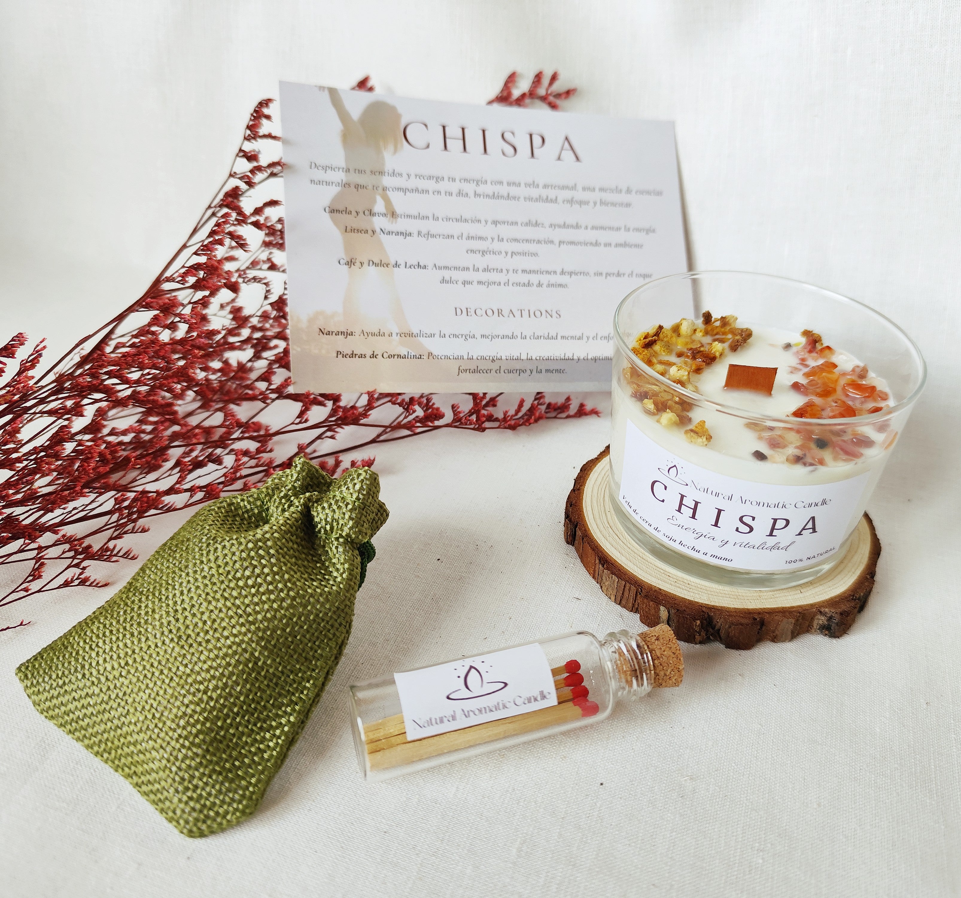Vela aromática con crepitar de mecha de madera y fragancia reconfortante.