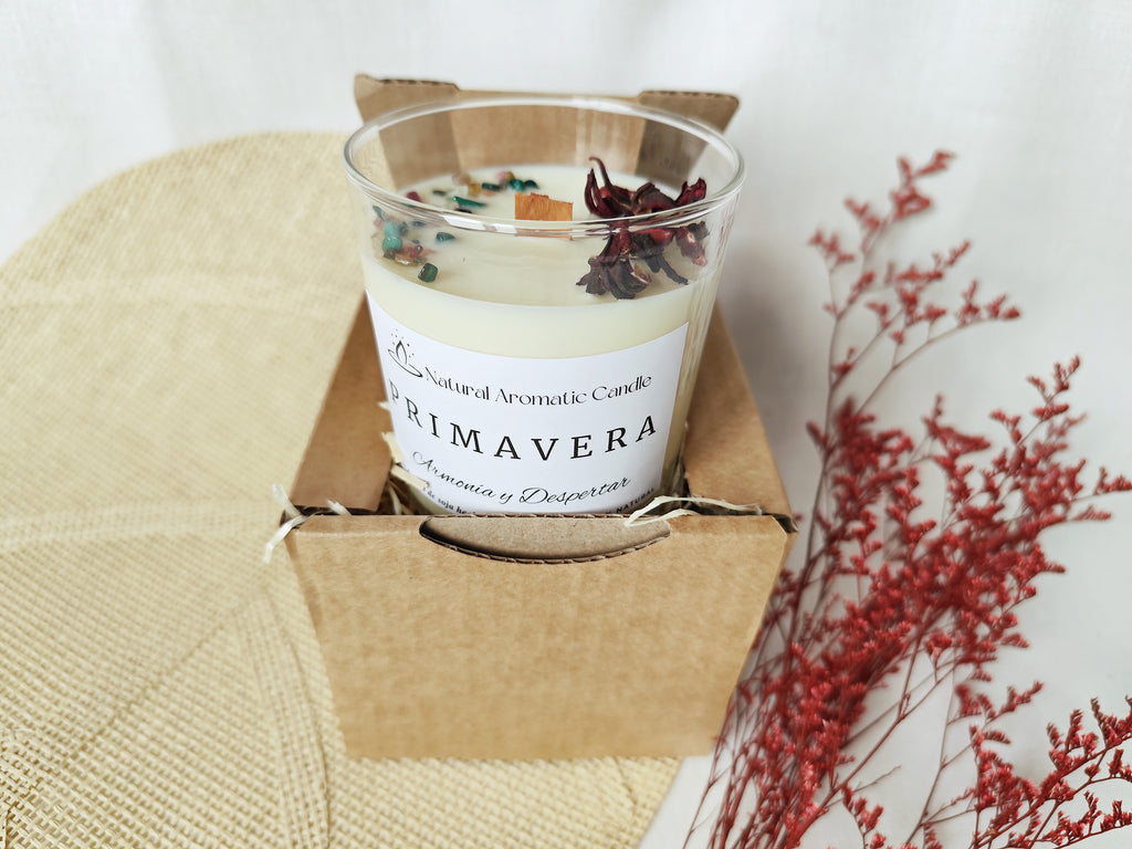 Vela de soja con aroma cítrico y floral inspirado en la renovación y los nuevos comienzos.