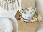 Vela aromática de estilo zen con decoración botánica y aventurina verde