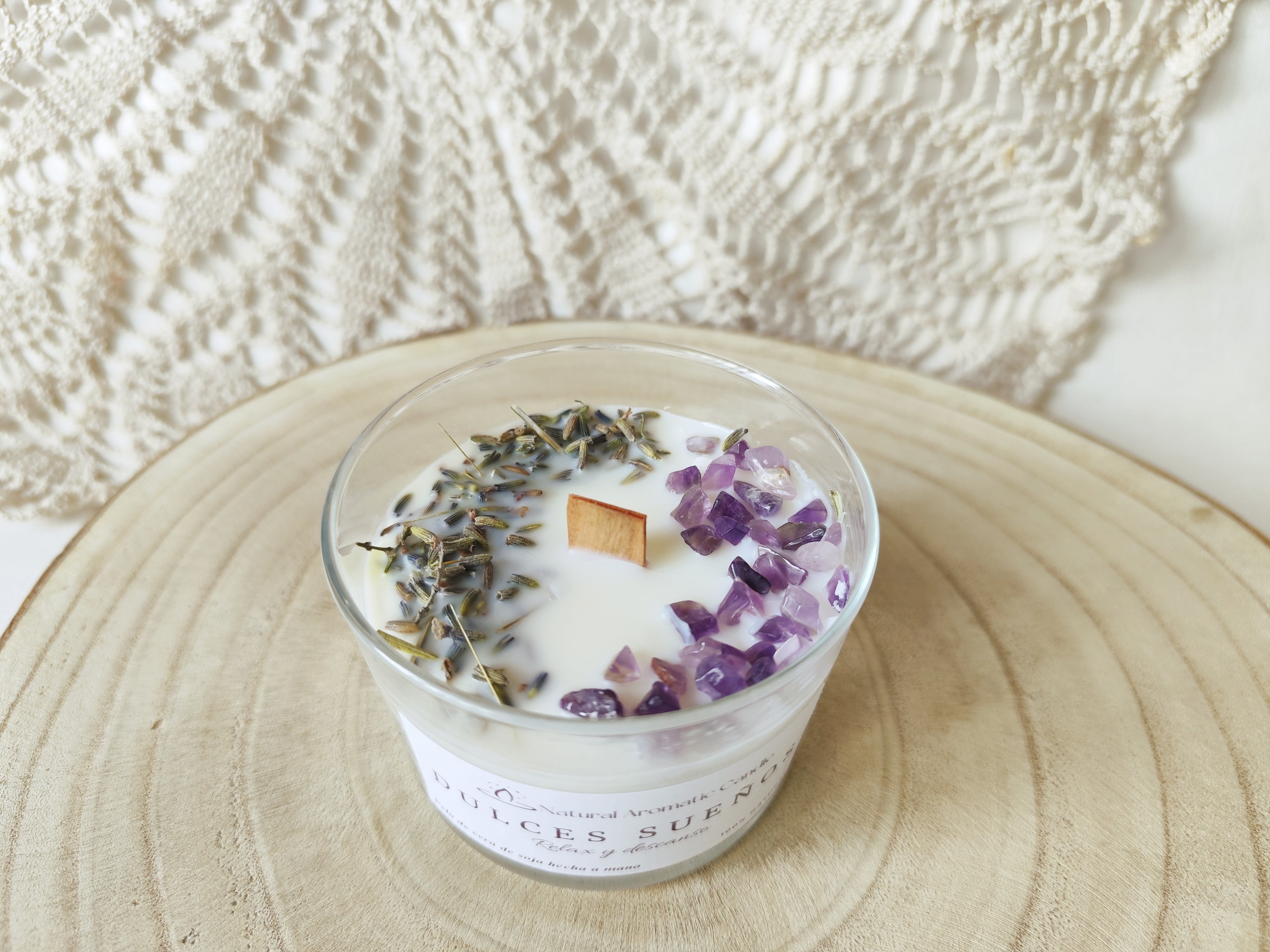 Vela aromática Dulces Sueños ideal para crear un ambiente acogedor y sereno.