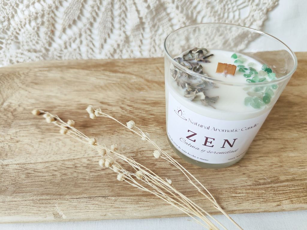Vela aromática decorativa ideal para meditación y relajación con salvia seca y aventurina verde
