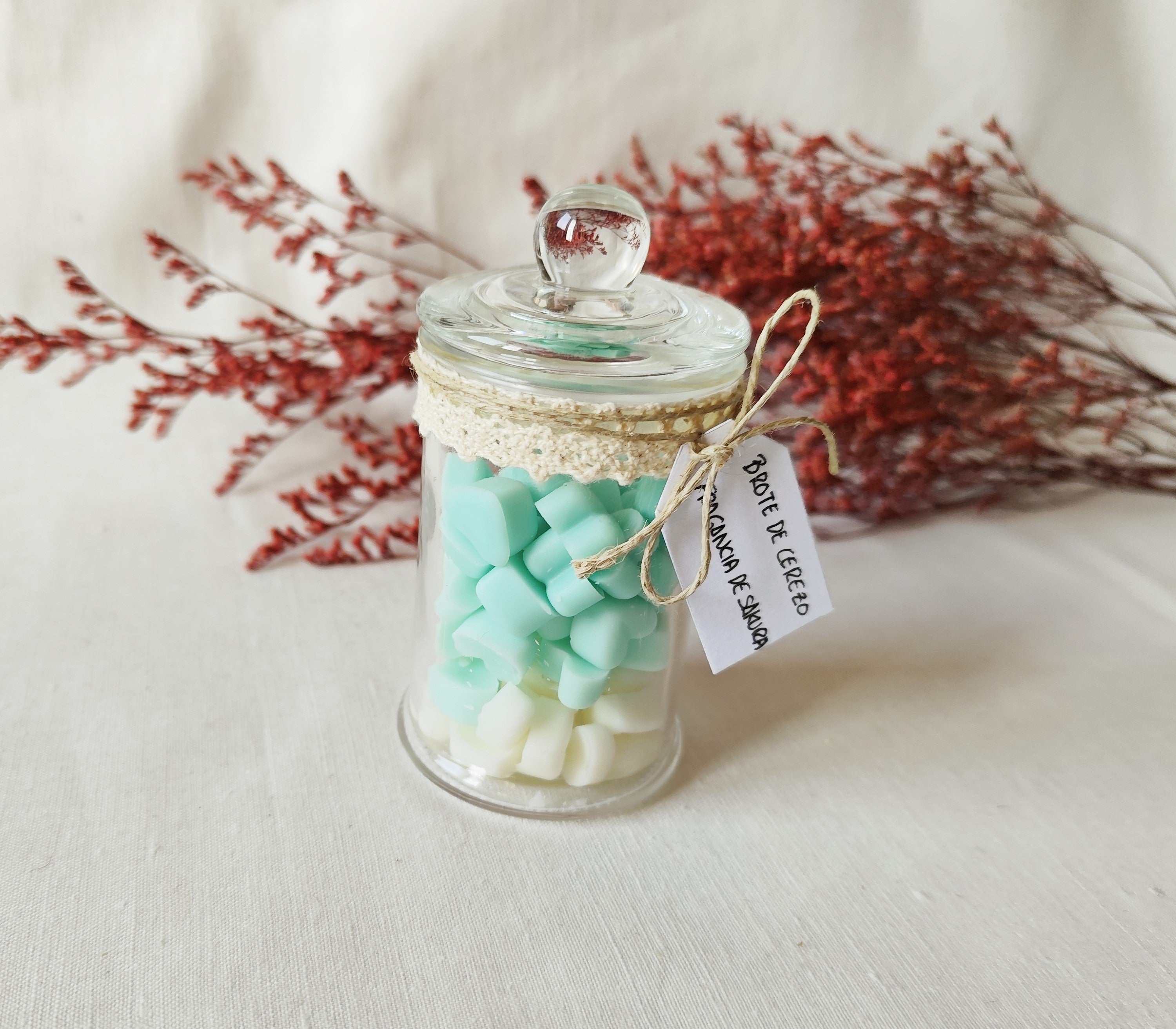 Wax melts “Sakura” que evocan la floración de los cerezos en primavera.